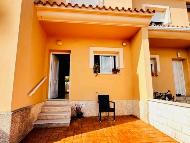 Casa adosada en Venta en Centro Urbano