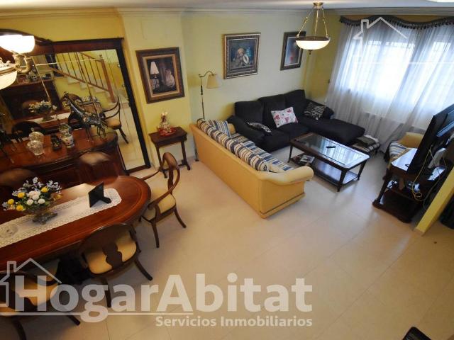 Casa adosada en Venta en Centro