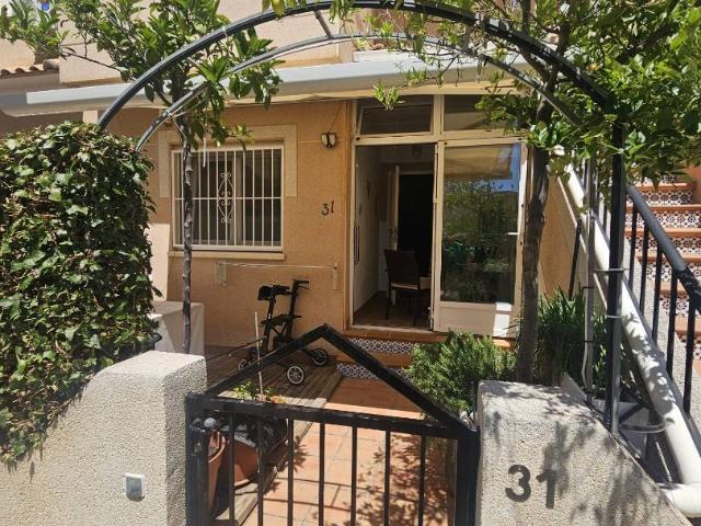 Casa adosada en Venta en Centro