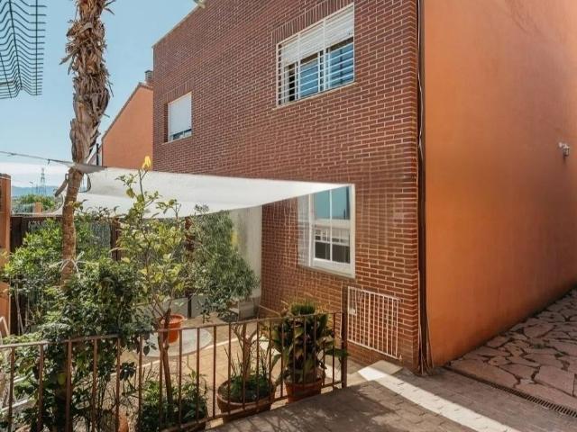 Casa adosada en Venta en Centro