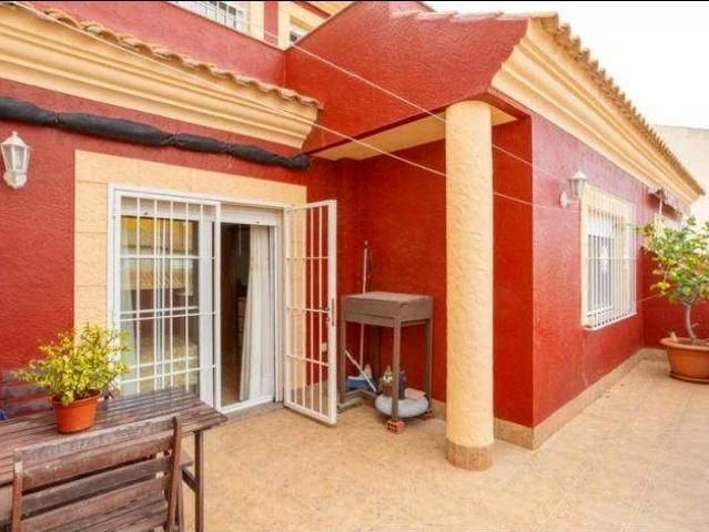 Casa adosada en Venta en Centro