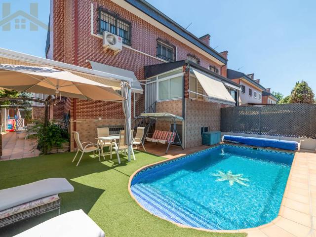 Casa adosada en Venta en Centro