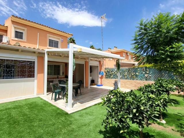 Casa adosada en Venta en Centro