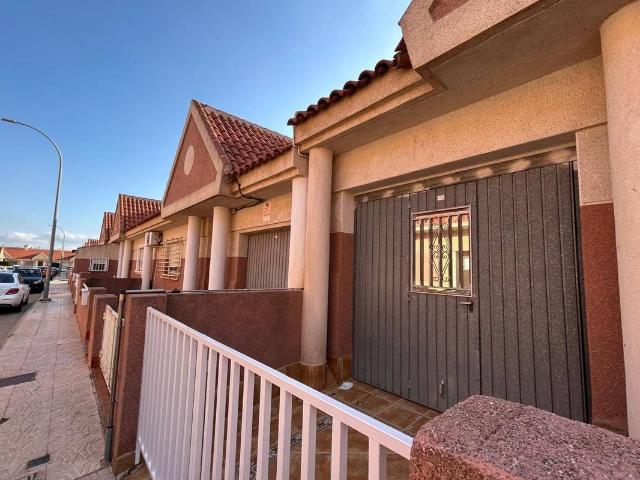 Casa adosada en Venta en Centro