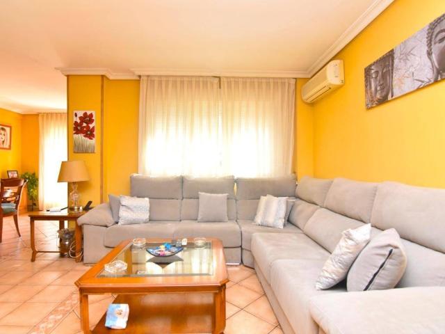 Casa adosada en Venta en Centro