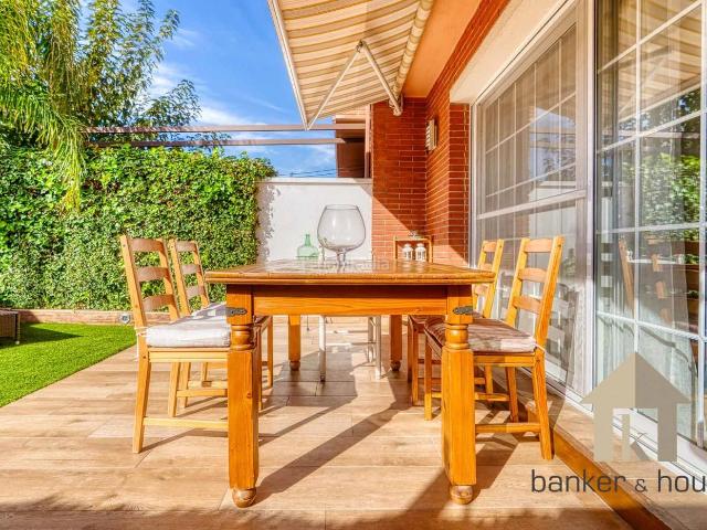 Casa adosada en venta en Cerdanyola del Vallès, Canaletes Turonet. Casa Boutique totalmente reformada. Para entrar a vivir. Casas adosadas Cerdanyola del.