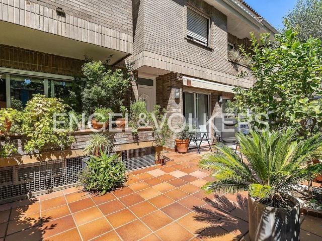 Casa adosada en venta en Cerdanyola del Vallès, de 217 m² 5 habitaciones por 650.000