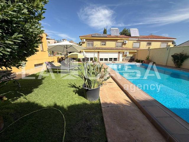 Casa adosada en Venta en Cerros de Montequinto