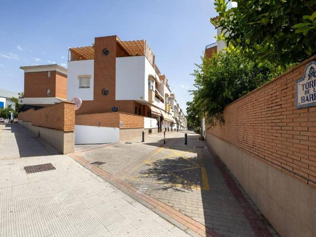Casa adosada en Venta en Cervantes