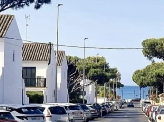 Casa adosada en venta en Chiclana de la Frontera, La Barrosa. ADOSADO EN PRIMERA PISTA DE LA BARROSA A 80 METROS DE LA PLAYA. Casas adosadas Chiclana de la.