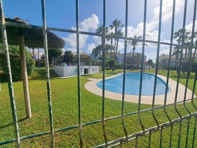 Casa adosada en venta en Chiclana de la Frontera, Las Lagunas Campano. Unifamiliar adosado a 1.300 metros del mar, playa La Barrosa. Casas adosadas Chiclana de la.