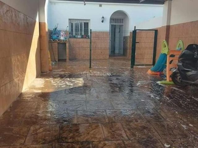 Casa adosada en venta en Chiclana de la Frontera, Núcleo urbano. Vivienda tipo Casa Adosada a la Venta en Fuente Amarga. Casas adosadas Chiclana de la.