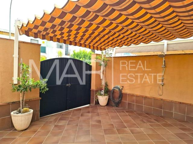 Casa adosada en venta en Chiclana de la Frontera, Núcleo urbano. Amplia y acogedora adosada en el Campito. Casas adosadas Chiclana de la.
