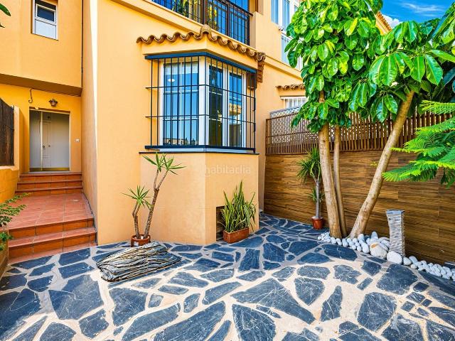Casa adosada en venta en Chiclana de la Frontera, Núcleo urbano. ELEGANCIA, COMODIDAD Y UBICACIÓN MAGNIFICO ADOSADO EN EL CAMPITO. Casas adosadas Chiclana de la.