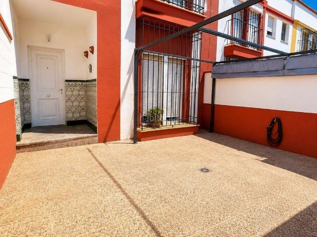 Casa adosada en venta en Chiclana de la Frontera, Núcleo urbano. GRAN UNIFAMLIAR EN MONTE DEL AGUILA AV. DE LA MÚSICA. Casas adosadas Chiclana de la.