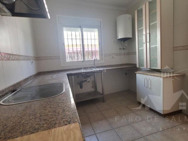 Casa adosada en venta en Chipiona, Avenida de Rota. Duplex de 3 dormitorios y porche delantero. Casas adosadas.