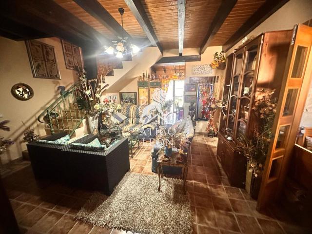 Casa adosada en venta en Chozas de Abajo. Estupendo chalet de estilo rústico en Chozas de Arriba. Casas adosadas Chozas de.