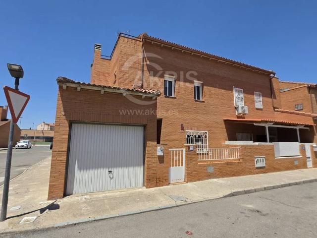 Casa adosada en Venta en Chozas de Canales