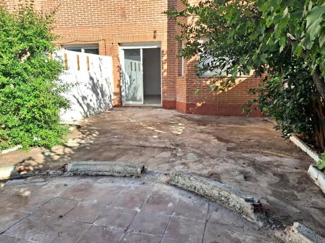Casa adosada en Venta en Chozas de Canales