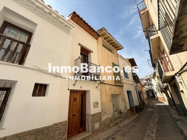 Casa adosada en Venta en Cirat