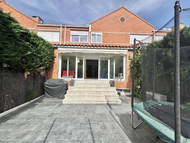 Casa adosada en Venta en Club de Campo