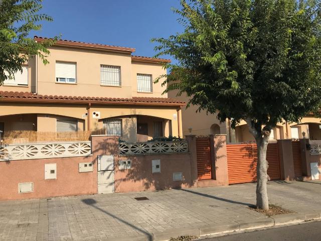 Casa adosada en Venta en Creixell