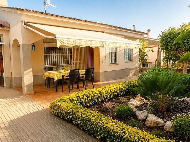 Casa adosada en venta en Cubelles, de 114 m² 3 habitaciones por 345.000