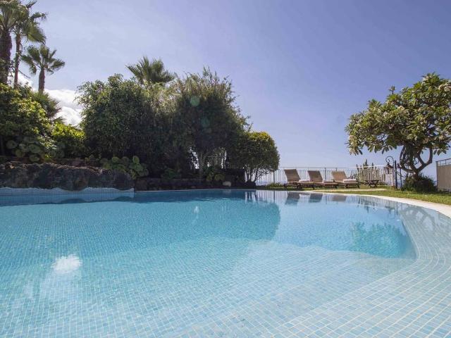 Casa adosada en Venta en Cuesta de la Villa