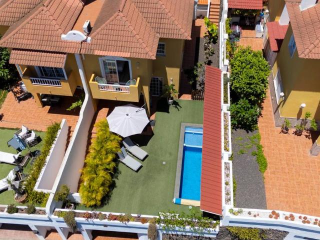Casa adosada en Venta en Cuesta de la Villa