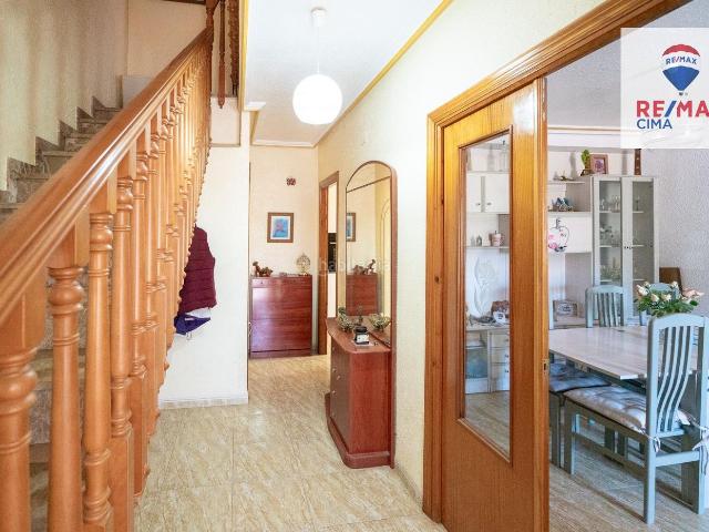 Casa adosada en venta en Cuevas del Campo. Bonita Casa Adosada con terraza. Casas adosadas Cuevas del.
