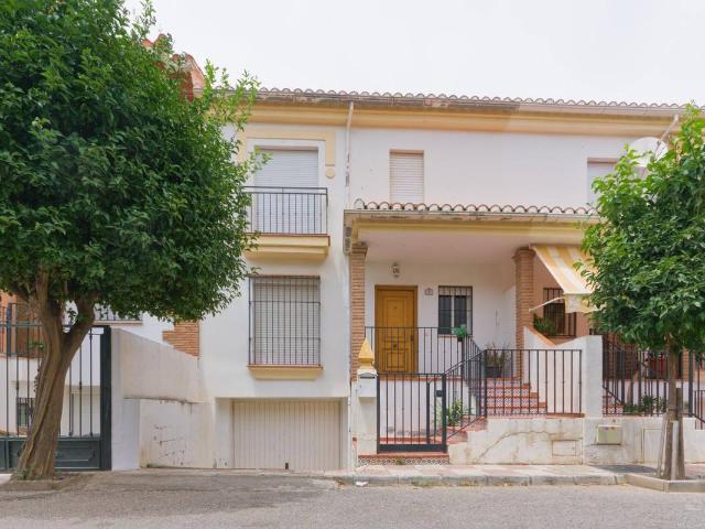 Casa adosada en Venta en Cúllar Vega