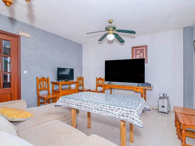 Casa adosada en Venta en Cúllar Vega