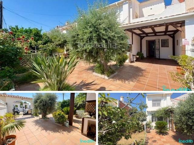 Casa adosada en venta en Cunit, Cunit Residencial Costa Dorada. El refugio de tus sueños en Cunit Residencial te espera. Casas adosadas.