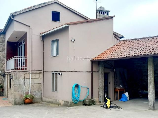 Casa adosada en venta en Cuntis. SE VENDE CASA ANTIGUA CON AMPLIA PARCELA. Casas adosadas.