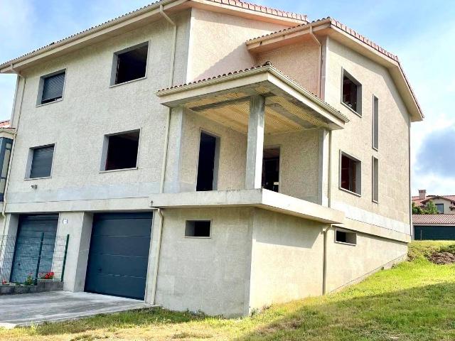 Casa adosada en Venta en A Merca