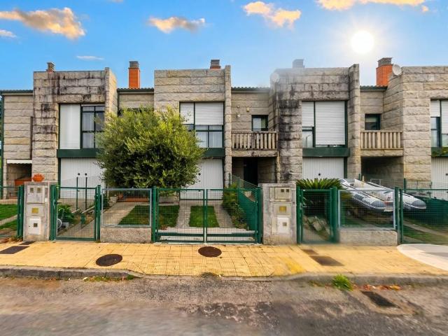 Casa adosada en Venta en A Peroxa