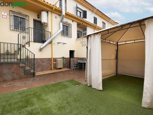 Casa adosada en Venta en Ambroz