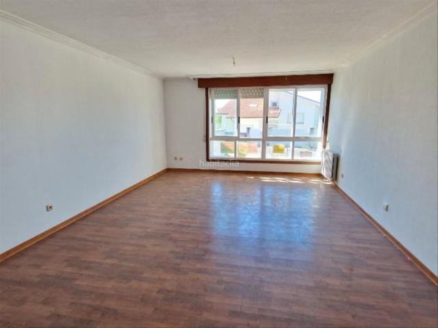 Casa adosada en venta en Ames, O Milladoiro. Adosado en Urbanización Las Mimosas, Parroquia de Viduido, Ames, Galicia. Casas adosadas.