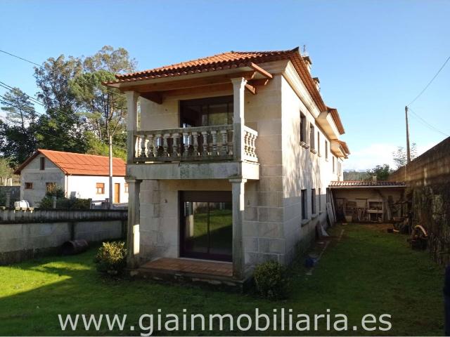 Casa adosada en venta en Angoares