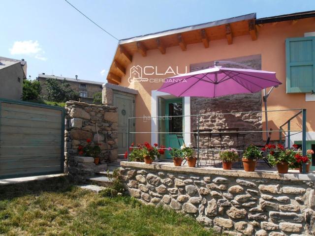 Casa adosada en venta en Angoustrine Villeneuve des Escaldes Pirineos. Casa de pueblo con 2 viviendas en Angoustrine. Casas adosadas.
