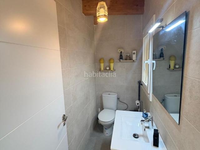 Casa adosada en venta en Anglesola. Casa unifamiliar rehabilitada amb garatge i terrassa al centre d'Anglesola. Casas adosadas.