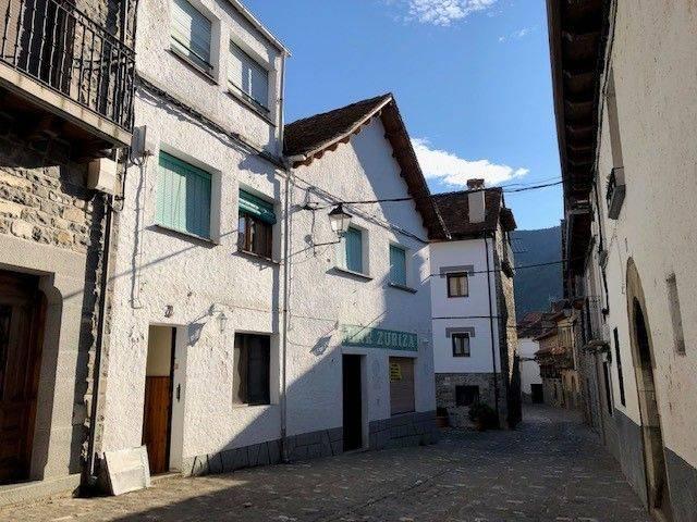 Casa adosada en Venta en Ansó