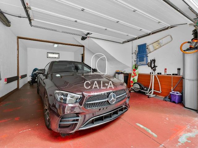 Casa adosada en venta en Adeje, Casco Urbano. Amplia casa adosada de 3 dormitorios, buhardilla y garaje privado en Los Olivos, Adeje. Casas adosadas.