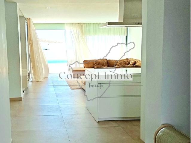 Casa adosada en venta en Adeje, La Caleta. Casa adosada de lujo, amueblada, amplia terraza, piscina PRIVADA y aparcamiento propio en La Caleta!. Casas adosadas.