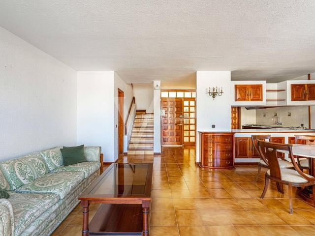 Casa adosada en venta en Adeje, San Eugenio Alto. Adosado en zona prime de Playa de las Américas a solo unos pasos de la playa. Casas adosadas.