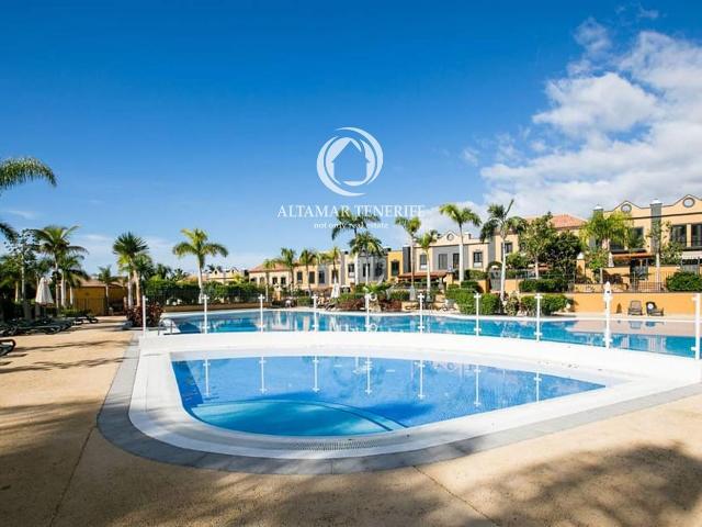 Casa adosada en venta en Adeje, Playa del Duque. Casa Adosada de Lujo en El Duque. Casas adosadas.