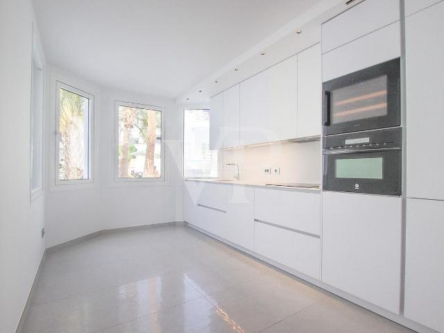 Casa adosada en venta en Adeje, Playa del Duque. Chalet adosado en primera línea de mar en Playa Fañabe. Casas adosadas.