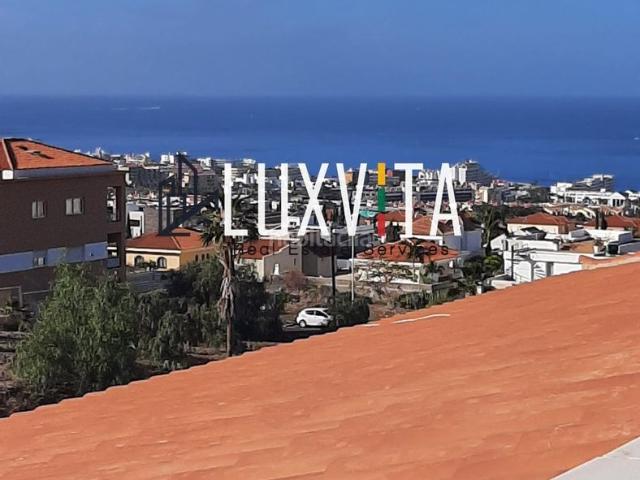 Casa adosada en venta en Adeje, Playa Fañabé Alto. Chalet adosado en Mirador Del Roque El Madroñal con vistas al mar. Casas adosadas.