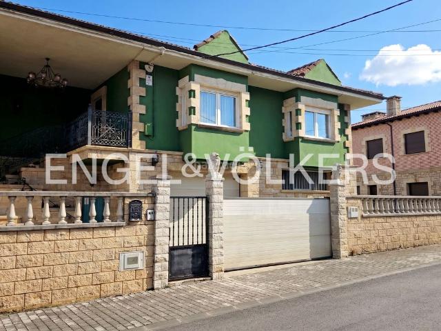 Casa adosada en venta en Aguilar de Campoo. Estupenda casa en Aguilar de Campoo. Casas adosadas Aguilar de.