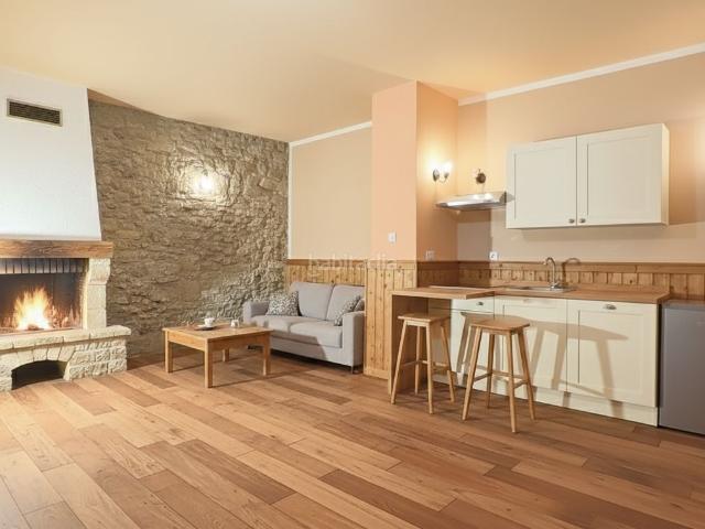 Casa adosada en venta en Àger. Casa con encanto en el centro de Àger Estudio y presupuesto reforma incluido!. Casas adosadas.